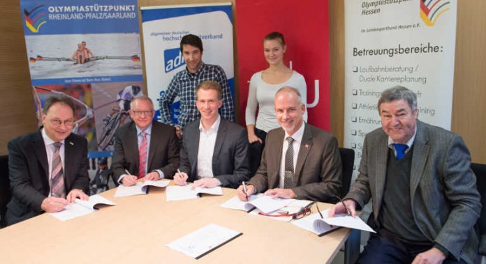 v.l. Dieter Lauckhardt, Steffen Oberst, Jonathan Koch, Felix Arnold, Karolina Farr, Univ.-Prof. Dr. Georg Krausch, Dr. Rolf Müller,