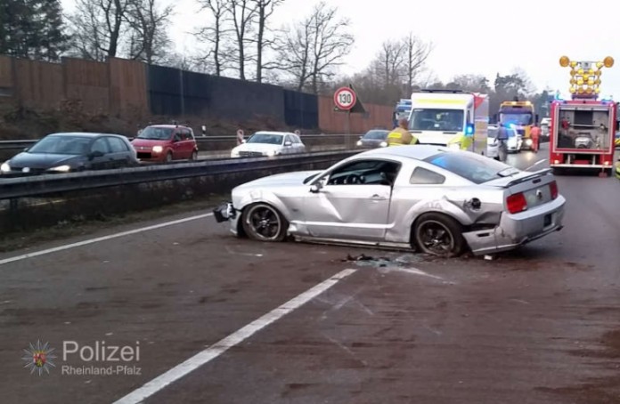 Der Ford Mustang nach dem Überschlag