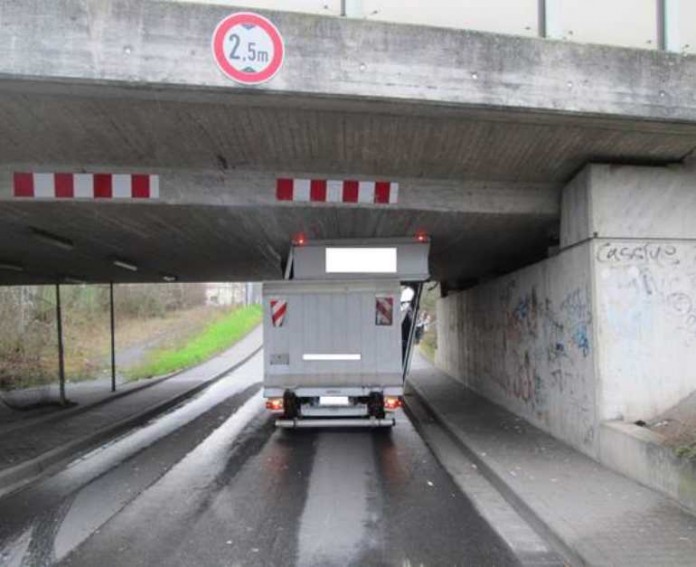 Der LKW fuhr sich fest