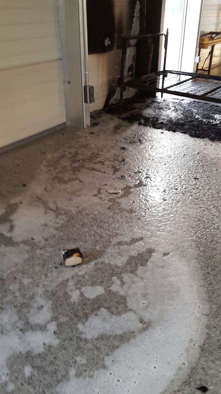 Ein Bett wurde in Brand gesetzt
