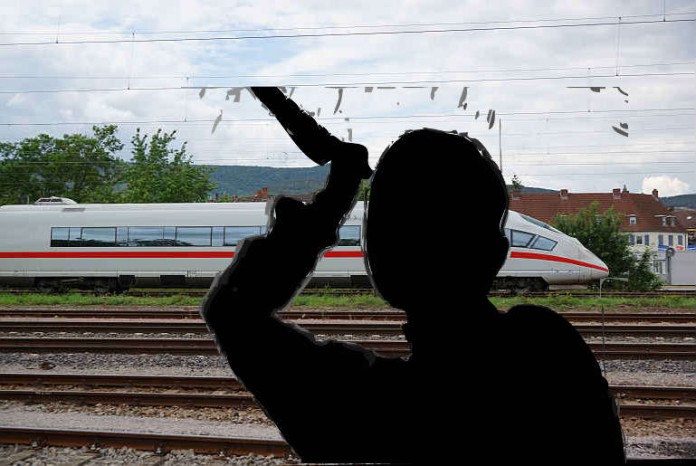 Ein 31-jähriger Asylbewerber ging auf drei Bundespolizisten mit einem Messer los (Symbolbild)