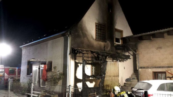 Heiße Aschereste in Mülleimer sorgten für hohen Schaden