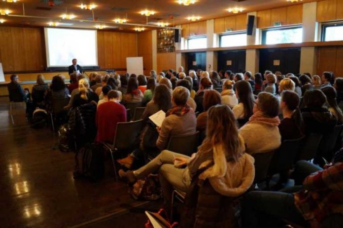 Ein voller Erfolg war der Fachtag Lernzeit, zu dem sich Pädagogen aller vier Viernheimer Grundschulen im Bürgerhaus trafen