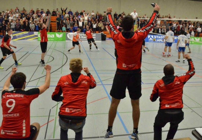 Mit der Vizemeisterschaft und einem 3:2-Tiebreak-Erfolg beenden die Volleyballer des SSC Karlsruhe ihre erste Saison in der Dritten Liga Süd