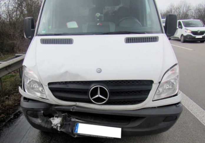 Der Transporter des 38-jährigen Unfallverursachers