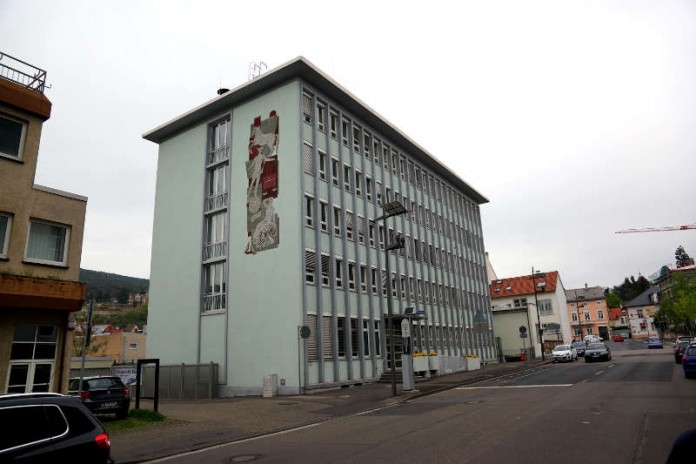 PolizeidirektionNeustadt-HolgerKnecht Polizeidirektion und Polizeiinspektion Neustadt in der Karl-Helfferichstraße 11