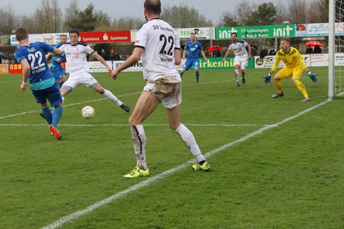 Walldorfs Marcel Carl (#22) in Aktion