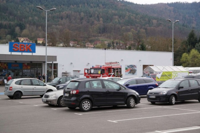 Von weitem war das Feuerwehrfahrzeug zu sehen. Die Feuerwehr informierte
