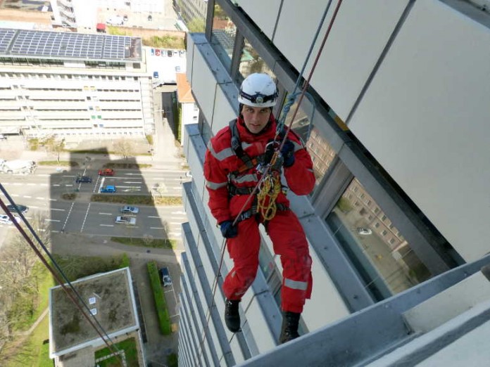 Ausbildung am „seidenen“ Faden