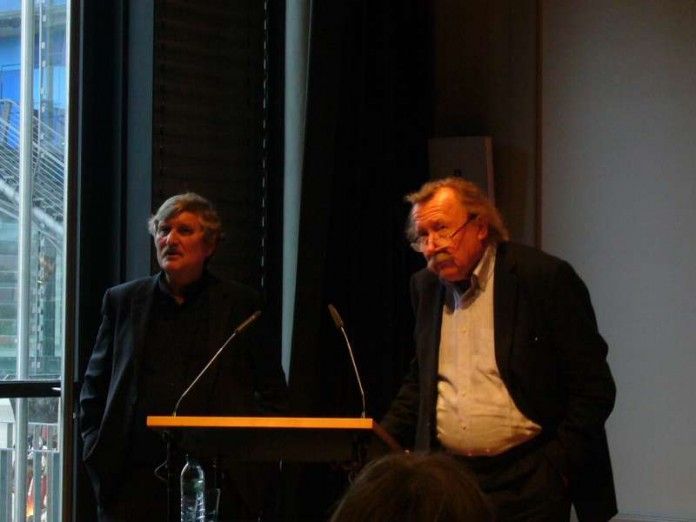 Raimind Fellinger (links) und Peter Sloterdijk im Vortragssaal des ZKM Karlsruhe