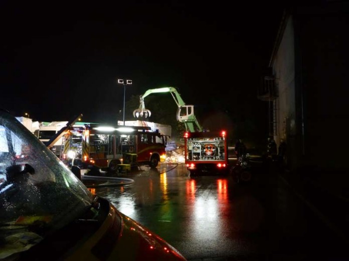 Ein LKW brannte in MZ-Weisenau (Foto: Feuerwehr Mainz)