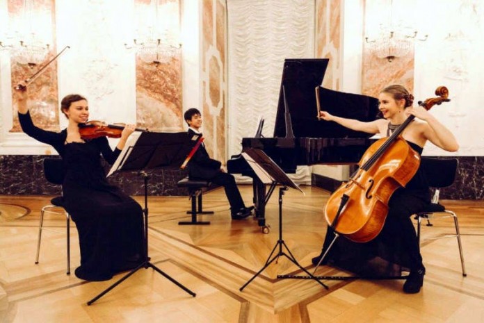 Anna-Katharina Thoma mit Tiankai Yu und Tabea Luise Simonis (Foto: Thoma)