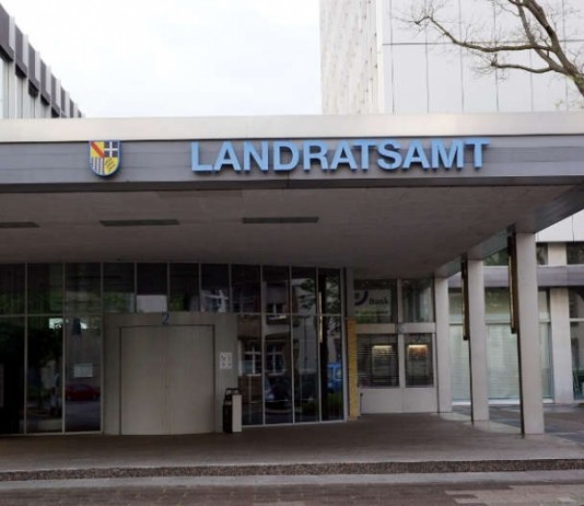 Das Landratsamt in Karlsruhe (Foto: Holger Knecht)