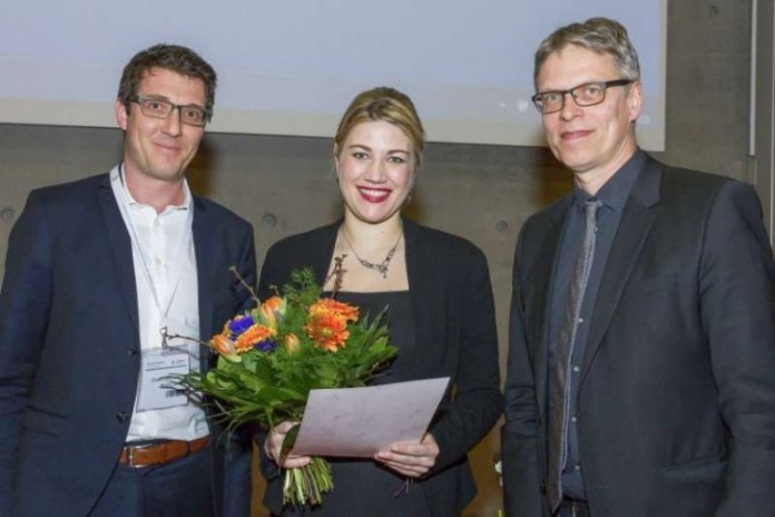 Dr. Iris Reiner freut sich über ihre Auszeichnung mit dem Adolf-Ernst-Meyer-Preis für Psychotherapieforschung