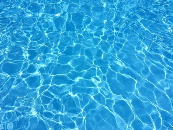 Symbolbild Schwimmbad