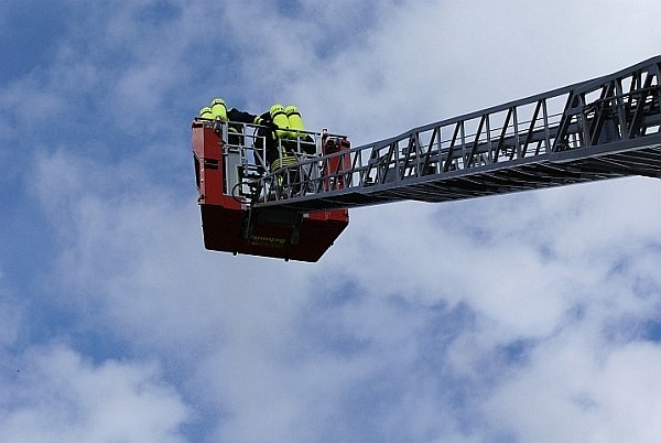 Symbolbild, Feuerwehr, Drehleiter, Einsatz