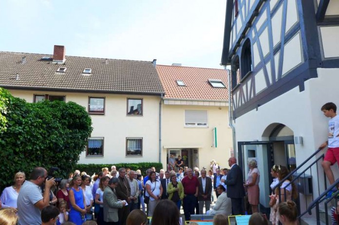 Das Alte Rathaus im Weinheimer Ortsteil Lützelsachsen wurde offiziell eingeweiht (Foto: Stadtverwaltung Weinheim)