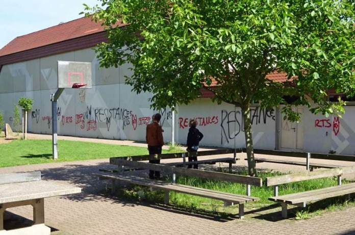 Die Wände des Pamina Schulzentrums wurden beschmiert (Foto: Kreisverwaltung Südliche Weinstraße)