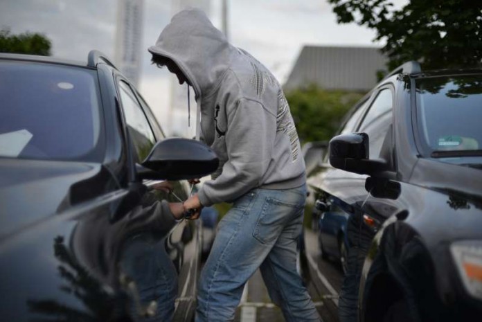 Autoknacker Aufbruch PKW, Symbolbild