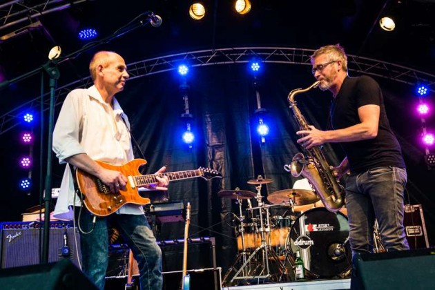 Al Leisner mit Saxophonist Kai Liedtke (Foto: Helmut Dell)