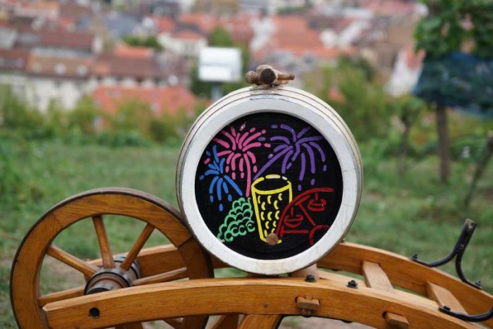 WUMA Wurstmarkt Weinfest Fass WUMA-Logo