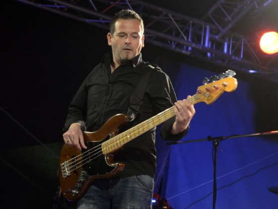 Bassist Daniel Neustadt (Foto: Helmut Dell)