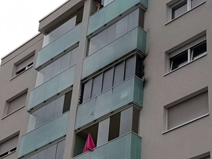 Speyer Feuerwehr Brand EinsatzFw Der Brand auf einem Balkon im 5. OG (Foto: Feuerwehr Speyer)