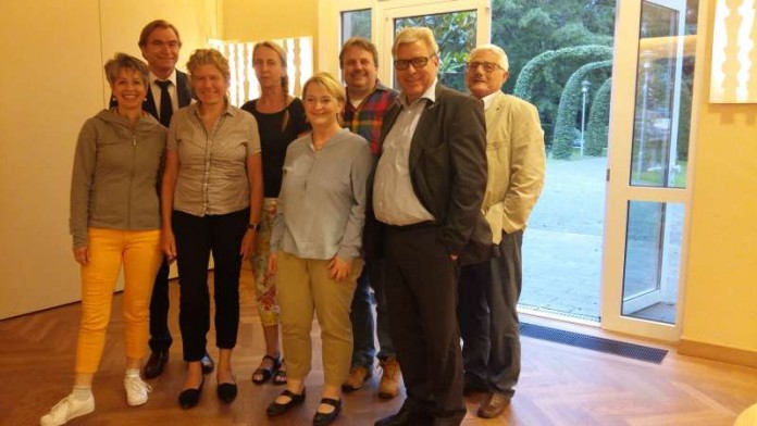 v.l.: Constanze Kraus, Ernst Merkel, Gabriele Bindert, Dagmar Wolpert, Kirsten Sawatzki, Christian Ehlers, Dr. Reiner Lübke, Bernd Bauer (Foto: Förderkreis Ebertpark)