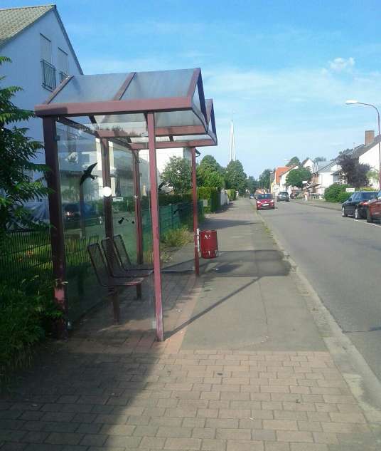 Bushaltestelle in der Friedhofstraße