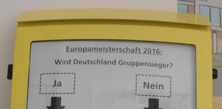 Die „Ballot Bin“ genannte Wahlurne an der Südseite des Hauptbahnhofs erzeugt ein Umfrageergebnis durch Kippenverteilung (Stadt Karlsruhe)