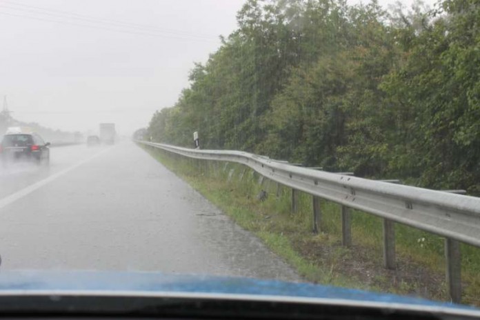BAB6 Landstuhl Unfallstelle Verbogene Leitplanke (Foto: Polizeidirektion Kaiserslautern)