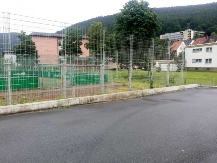 Hier standen einmal Container für Papier, Elektroschrott und zuletzt für Glas (Foto: Metropolnews)