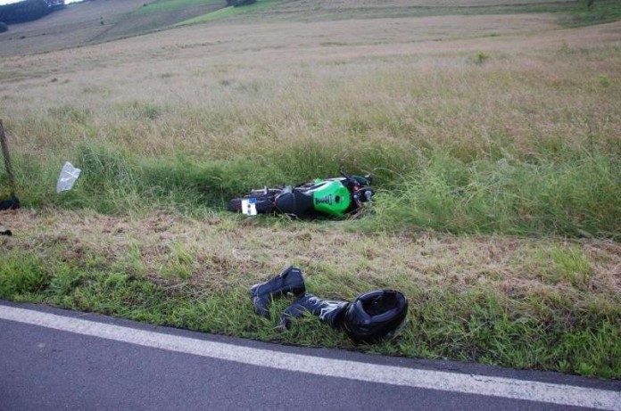 Verunfalltes Motorrad im Weidezaun (Foto: Polizei)