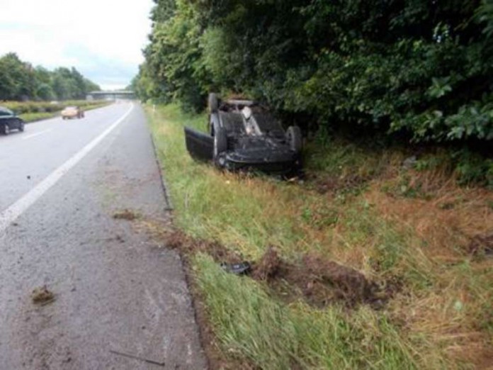 Am PKW entstand Totalschaden (Foto: Polizei)