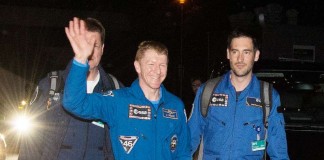 Ein kurzer Gruß - dann starteten bereits die ersten medizinischen und wissenschaftlichen Untersuchungen im DLR für den ESA-Astronauten Tim Peake. Er kehrte am 18. Juni 2016 von der ISS zur Erde zurück. (Foto: DLR / CC-BY 3.0)