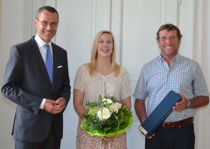 Sportdezernent Bürgermeister Dr. Maximilian Ingenthron (links) mit dem neu gewählten Vorsitzenden des Sportkreises Frank Zaucker (rechts) und Sportkreisjugendleiterin Saskia Koll (mitte) (Foto: Stadt Landau in der Pfalz)