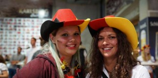 Zwei deutsche Fans beim Spiel Deutschland : Ukraine (Foto: Holger Knecht)