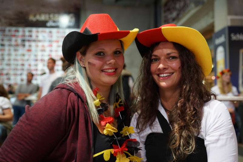 Zwei deutsche Fans beim Spiel Deutschland : Ukraine (Foto: Holger Knecht)