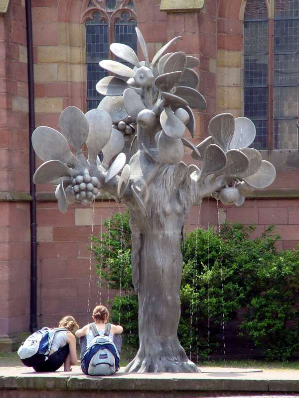 Neustadt Paradiesbrunnen Der Paradiesbrunnen stammt von Gernot Rumpf. (Foto: Rolf Schädler)