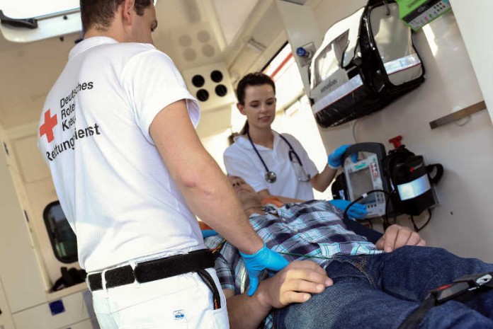 Patient im Rettungswagen DRK Patient im Rettungswagen DRK