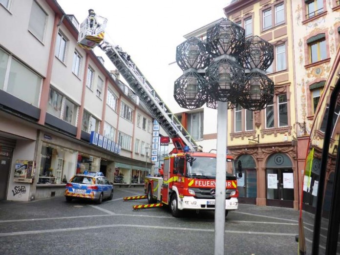 Technische Hilfeleistung in der Schusterstraße (Foto: Feuerwehr Mainz)