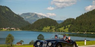 Oldtimer vor See (Foto: ADAC Deutschland Klassik)