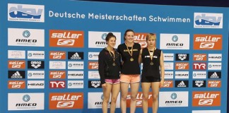 Marie Rebekka Horschitz bei der Siegerehrung 400m Lagen auf dem ersten Platz. (Foto: Max Helget/SGRK)