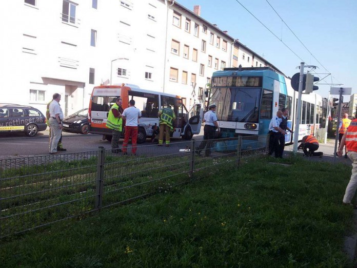 Bei dem Verkehrsunfall wurden mehrere Menschen verletzt (Foto: privat)