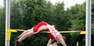 LGR-Stabhochspringer Vincent Hobbie im Sonotronic-Sportpark in Langensteinbach (Foto: LG Region Karlsruhe)