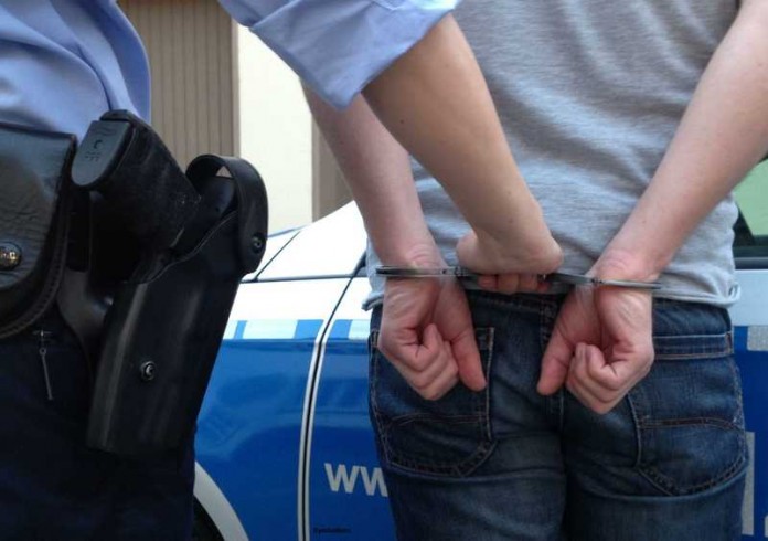 Die Polizei hat am Montag im Stadtgebiet einen 35-jährigen Mann festgenommen. Er hat noch eine Freiheitsstrafe von knapp einem Jahr zu verbüßen. Foto: PP Westpfalz Die Polizei hat am Montag im Stadtgebiet einen 35-jährigen Mann festgenommen. Er hat noch eine Freiheitsstrafe von knapp einem Jahr zu verbüßen. Foto: PP Westpfalz