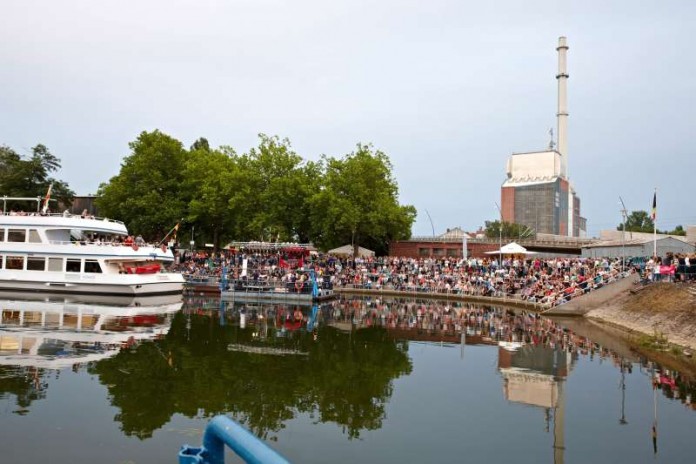 Neben den beliebten Rundfahrten mit Dampflok oder Fahrgastschiff dürfen sich die Besucher auf zahlreiche musikalische Highlights, ein spannendes Kinderprogramm und EM-Public Viewing auf der Großbildleinwand freuen. (Foto: ch-ernst)