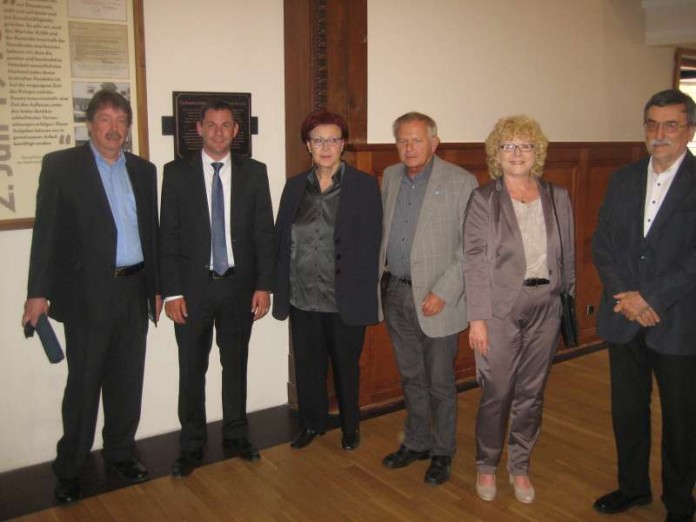 Einweihung Gedenktafel (Foto: Landeshauptstadt Wiesbaden)