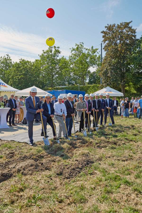 Spatenstich für den Neubau der dm-Zentrale (Foto: dm drogerie markt)