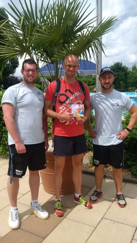 André Gödde (m.) mit Badleiter Tobias Hornisch (l.) und seinem Stellvertreter Philipp Nickler. (Foto: Stadtwerke Heidelberg)